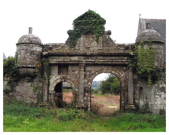 entre triomphale du manoir de guernanchanay